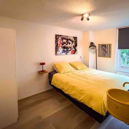 לינה וארוחת בוקר Private Art House Next To The Dunes, And Forest 4*