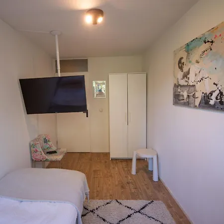 Private Art House Next To The Dunes, And Forest Alojamento de Acomodação e Pequeno-almoço Haia